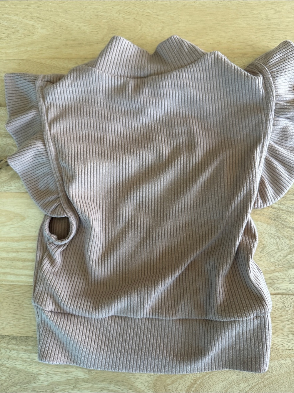 Bundle of 4 neutral tops - Picture 3 of 9